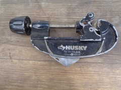 HUSKY Quick Release 5/8&Prime; to 2-1/8&Prime; Tubing Cutter 1000 002 732