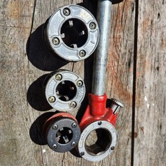 NPT Pipe Threader Die Head Set 1/2&rdquo;, 3/4&rdquo;@ 1&rdquo; With Handle
