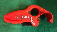 RIDGID MANUAL PIPE CUTTER RED HAND TOOL FOR 1-1/4 IN &ndash; 1-1/2 IN
