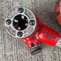 Ridgid 111-R & 00-R Ratcheting Die Heads W/ Dies 1 1/4&Prime; & 1/2&Prime; + 22&Prime; Handles