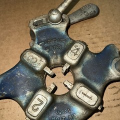 RIDGID BOLT DIE HEAD 500B Bolt with 5/8 &ndash; 11 UNC Dies