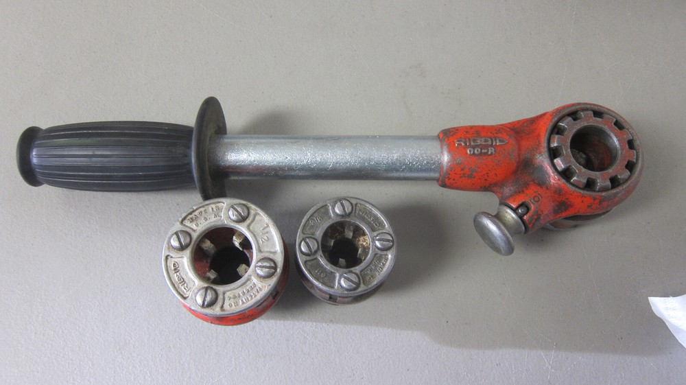 Ridgid 00-R Ratcheting Pipe Threader W/ 3/4&Prime;, 1/2&Prime; AND 3/8&Prime; Die Plumbing Tool