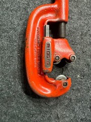Rigid 2A/202 Heavy Duty No. 1-2 Pipe Cutter Tool 1/8 in To 2 in