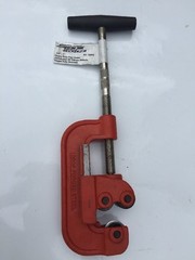 Superior Tool Heavy Duty Pipe Cutter 1/8&Prime;- 2&Prime; Drop Forged Steel