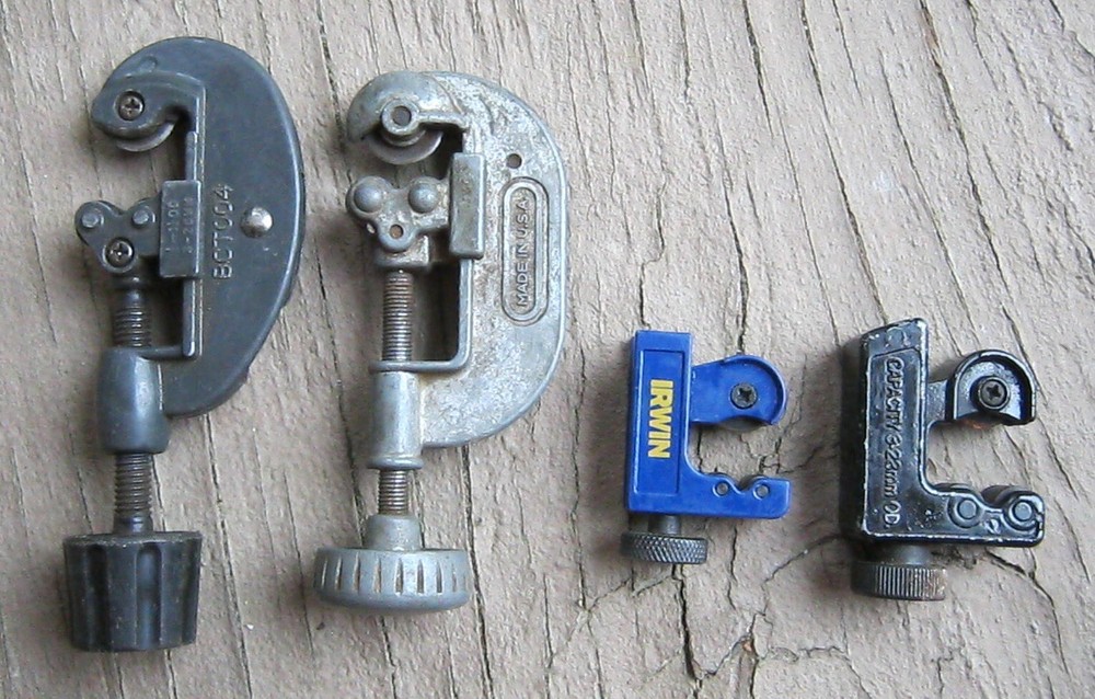 LARGE AND MINI TUBING CUTTERS, 3-22MM, 3-26MM, 3-28MM COPPER PIPE TUBE, LOT OF 4