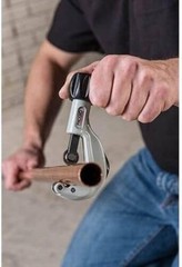 Ergonomic Ridgid 152 Tube Cutter with Quick-Acting Design & Lifetime