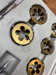 MISSING ONE TOOL w WEAR CARBON STEEL TAP AND ROUND DIE SETS FRACTIONAL 431-20045