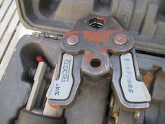 Ridgid RP340 Kit W 6 Jaws 1/2&rdquo;-2&rdquo; Two Batteries Charger Good Condition in case