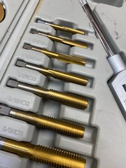 MISSING ONE TOOL w WEAR CARBON STEEL TAP AND ROUND DIE SETS FRACTIONAL 431-20045