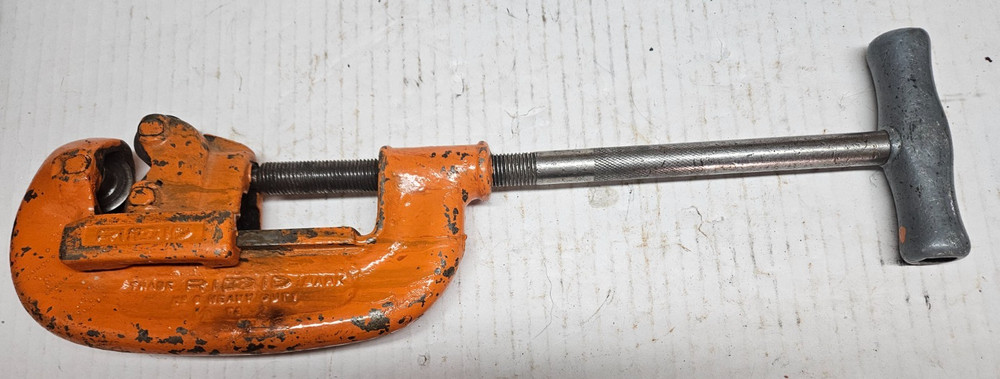 Ridgid Model No. 1&2 Heavy Duty 1/8&Prime; to 2&Prime; Pipe Cutter Rigid Tools