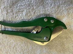 Green Line PVC Pipe Cutter 1-5/8&Prime; Heavy-duty Ratcheting Cutting PVC PEX Plastic