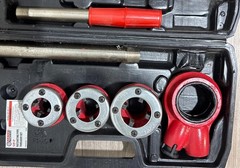 Central Machinery 1/2&Prime;- 1&Prime; 5-Piece Ratcheting Pipe Threader Set &ndash; 62354
