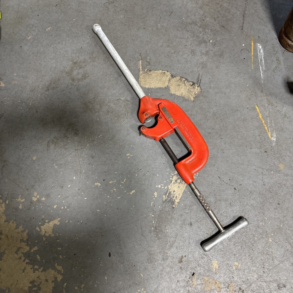 RIDGID 32840 MODEL 4-S HEAVY DUTY PIPE CUTTER 2&Prime; TO 4&Prime; CAPACITY MADE IN USA