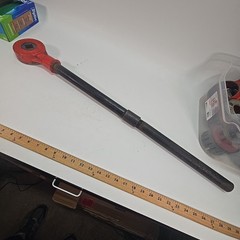 Ridgid D223 1&Prime; Square Drive Pipe Threader Ratchet Wrench with Long 28&Prime; Handle