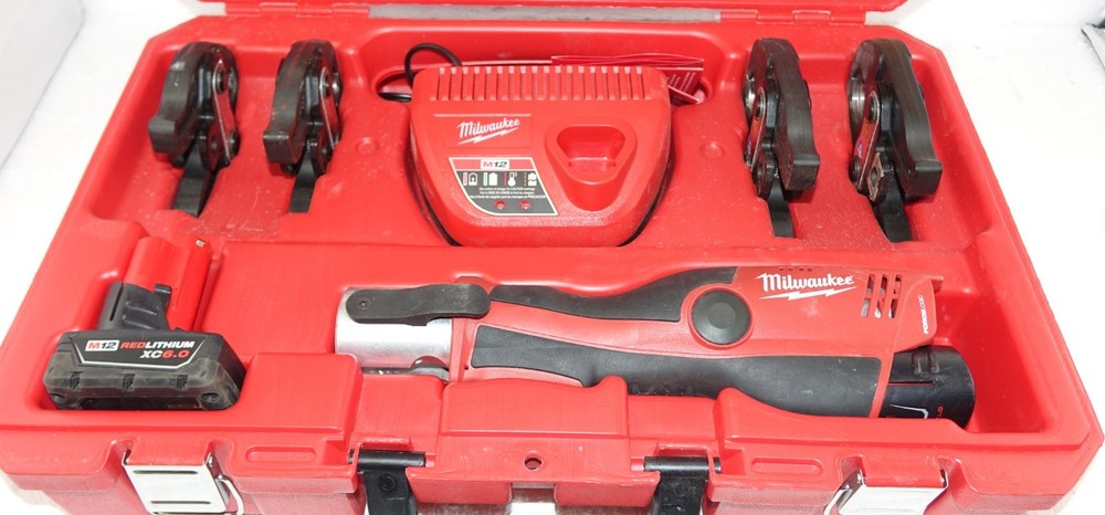 Milwaukee 2473-22 Copper Pipe Press Tool with 4 Jaws 2 Batteries See pics