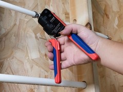Versatile PEX Crimp Tool with Textured Grip &ndash; Ideal for Tight Installations