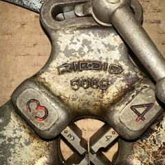 RIDGID BOLT DIE HEAD 500B Bolt with 1/4&rdquo; X 20 UNC Dies