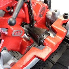 1/2 to 2&Prime; Universal Electric Pipe Threaded Threading Machine Speed Grip Chuck