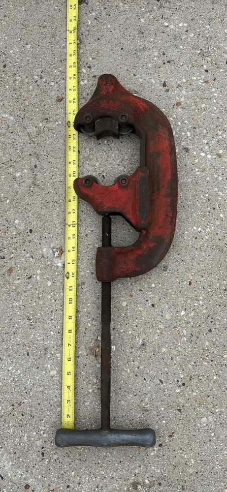 No.44-S RIDGID Heavy-Duty 4-Wheel Pipe Cutter from 3/4&Prime; to 2&Prime;