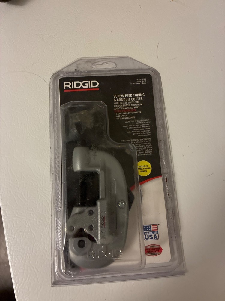 RIDGID 15 Screw Feed Tubing and Conduit Cutter &ndash; 32920