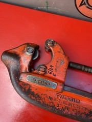RIDGID 4-S Pipe Cutter 2 to 4 inch Capacity. Works Fine.