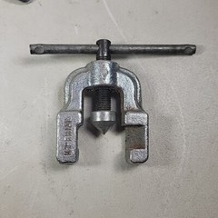 IMPERIAL EASTMAN FLARING TOOL 195-FC 3/16&Prime;-5/8&Prime; & RIGID NO 10 LINE PIPE CUTTER
