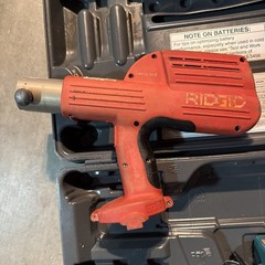 Ridgid 100-B Compact Press Tool Kit w/ 1/2&rdquo;-1&rdquo; Compact Jaws.