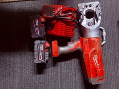 M18 18V Lithium-Ion Cordless FORCE LOGIC 1590 ACSR Cable Cutter