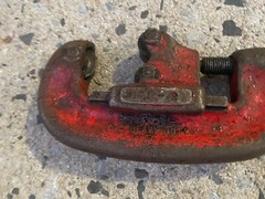 RIGID HEAVY DUTY PIPE CUTTER 1/8&Prime;-2&Prime; PIPE CAPACITY RIDGE TOOL CO
