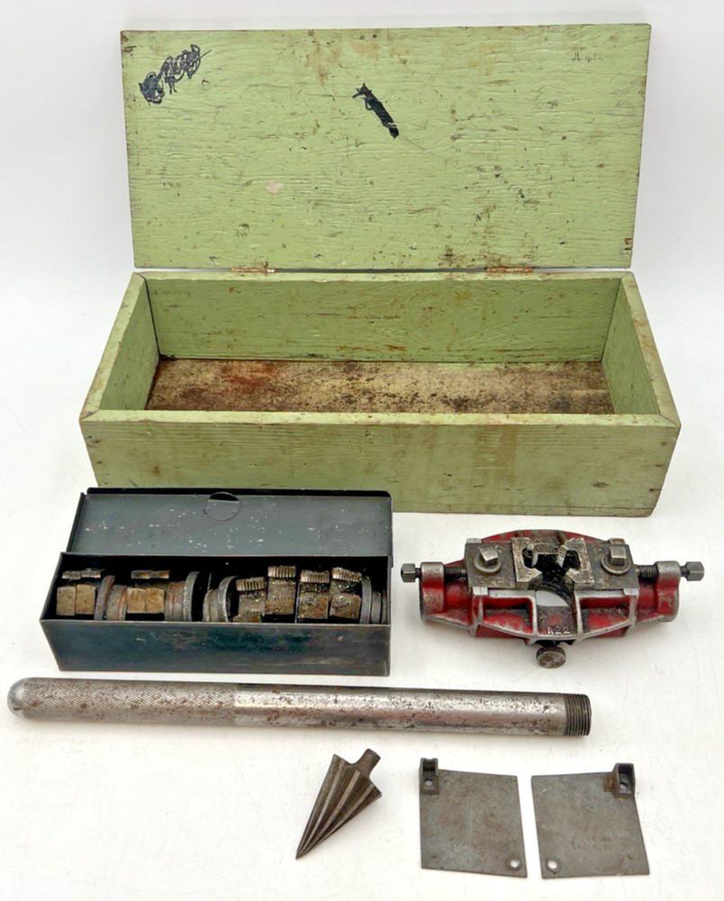 GREENFIELD NO 2 ADJUSTABLE STOCK AND DIES PIPE THREADS SET WITH ATTACHMENTS