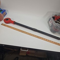 Ridgid D223 1&Prime; Square Drive Pipe Threader Ratchet Wrench with Long 28&Prime; Handle