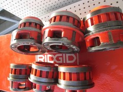 RIDGID 700 T2 PIPE THREADER w NPT 12R heads and dies Set EXC. TOOL