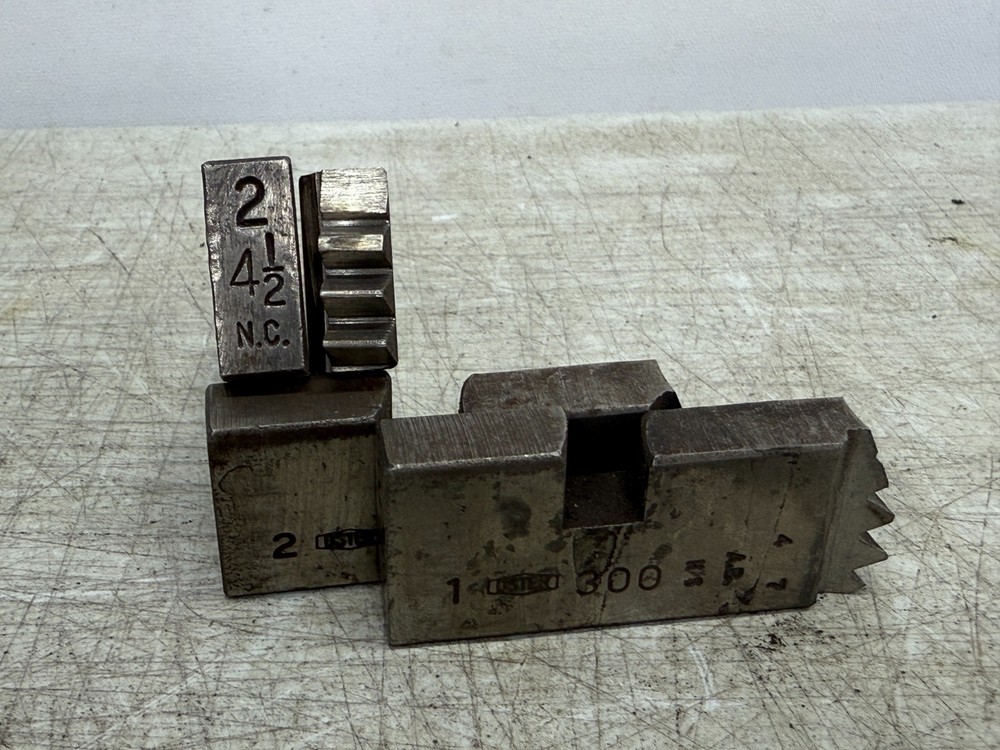 OSTER Symbol 300 Bolt Threading Dies 2&Prime; &ndash; 4-1/2 NC Threads per Inch #12215 Used