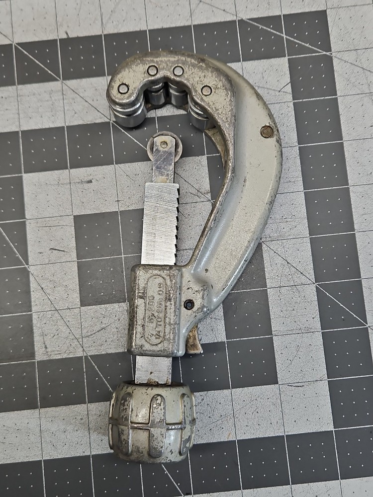 Ridgid No. 205 Pipe Cutter 1/4&Prime;-2 3/8&Prime; Heavy Duty Aluminum Framed Plumbing Tool