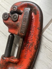Rigid 2A/202 Heavy Duty No. 1-2 Pipe Cutter Tool 1/8 in To 2 in