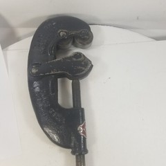 NYE No.2 UNIVERSAL THREE WHEEL PIPE CUTTER