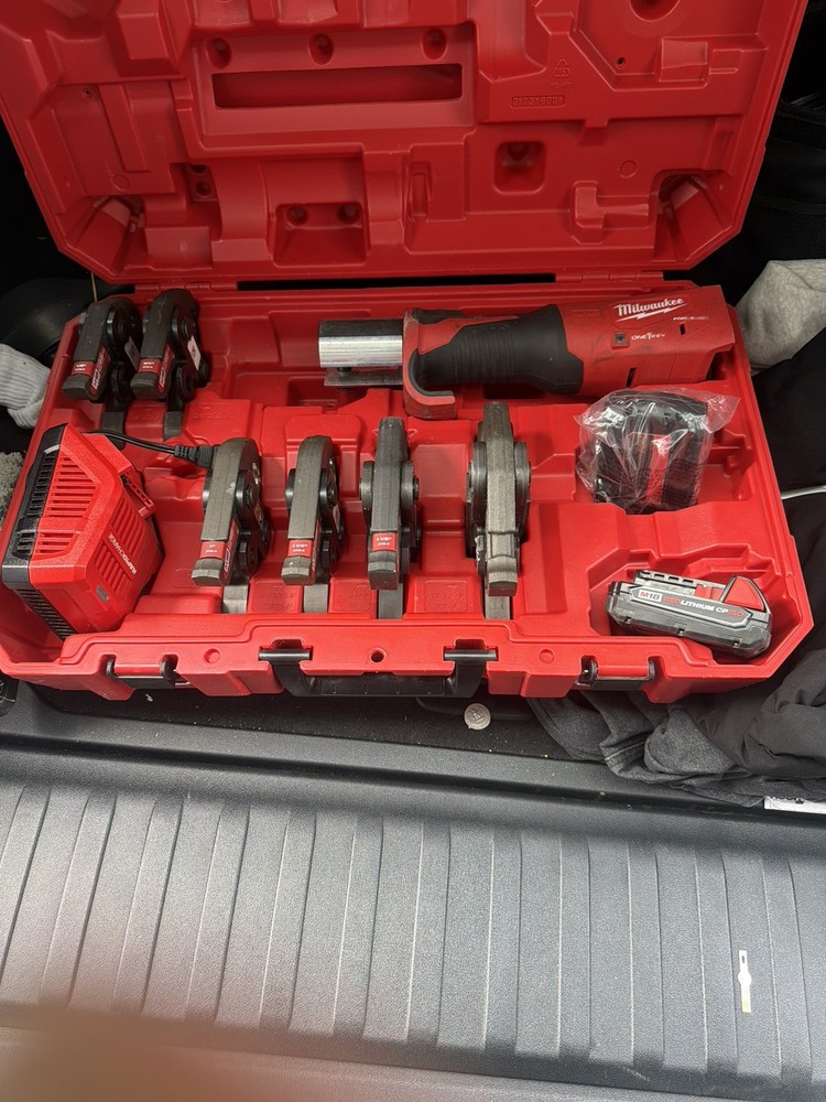 Milwaukee 2922-22 M18 FORCE LOGIC Press Tool w/ ONE-KEY w/ 1/2&Prime;-2&Prime; CTS Jaws -A