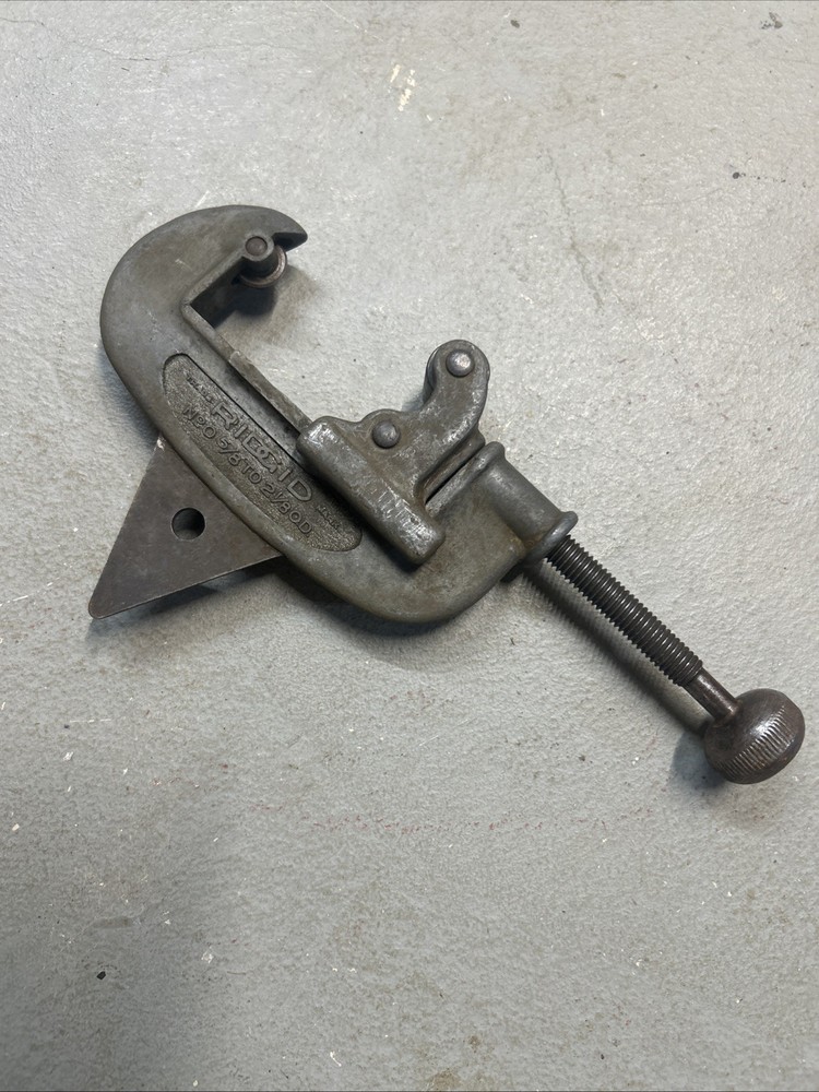 10&rdquo; RIDGID 3 Wheel Pipe Cutter 5/8&rdquo; To 2 1/8&rdquo; OD By THE RIDGE TOOL CO, Elyria OH