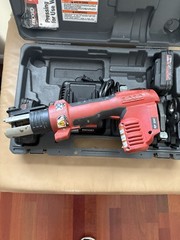 Ridgid RP 200-B Compact Press Tool Kit w/4 Jaws 1/2&Prime;-1-1/4 Battery, Case Used