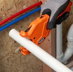 Klein Tools 50044 Ratcheting Pvc Pipe Cutter Tool 1-1/4 Inch I.D. Cutting