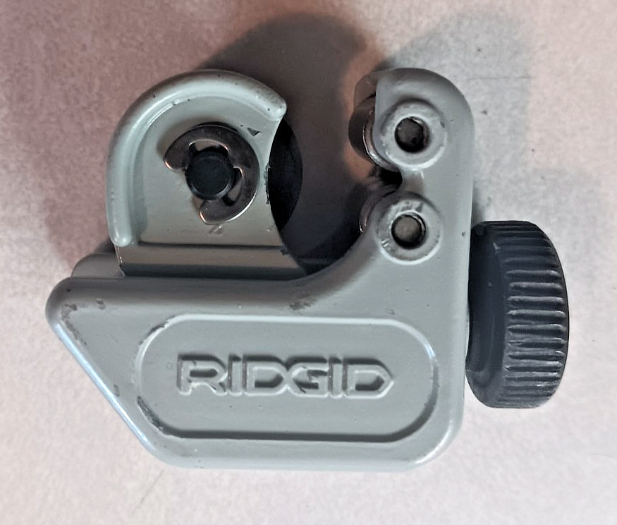 RIDGID 103 CLOSE QUARTERS MIDGET TUBING CUTTER