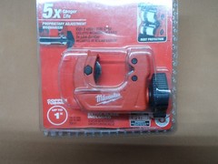 Milwaukee 1 inch mini copper tubing cutter 48-22-4251