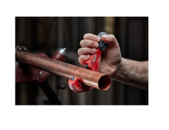 Milwaukee 1- 1/2 inch. Constant Swing Copper Tubing Cutter | 48-22-4252 | 1 Pack