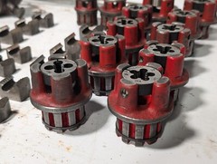 Lot of 42 Ridgid pipe threading tools and heads as pictured: 1/2-20, 9/16-12,+