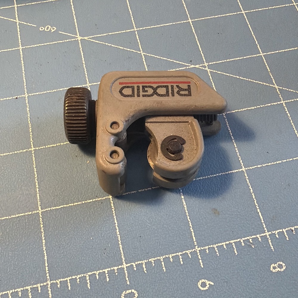 RIDGID 104 Mini Tube Cutter 3/16 in to 15/16 in OD Tubing/Pipe Cutter
