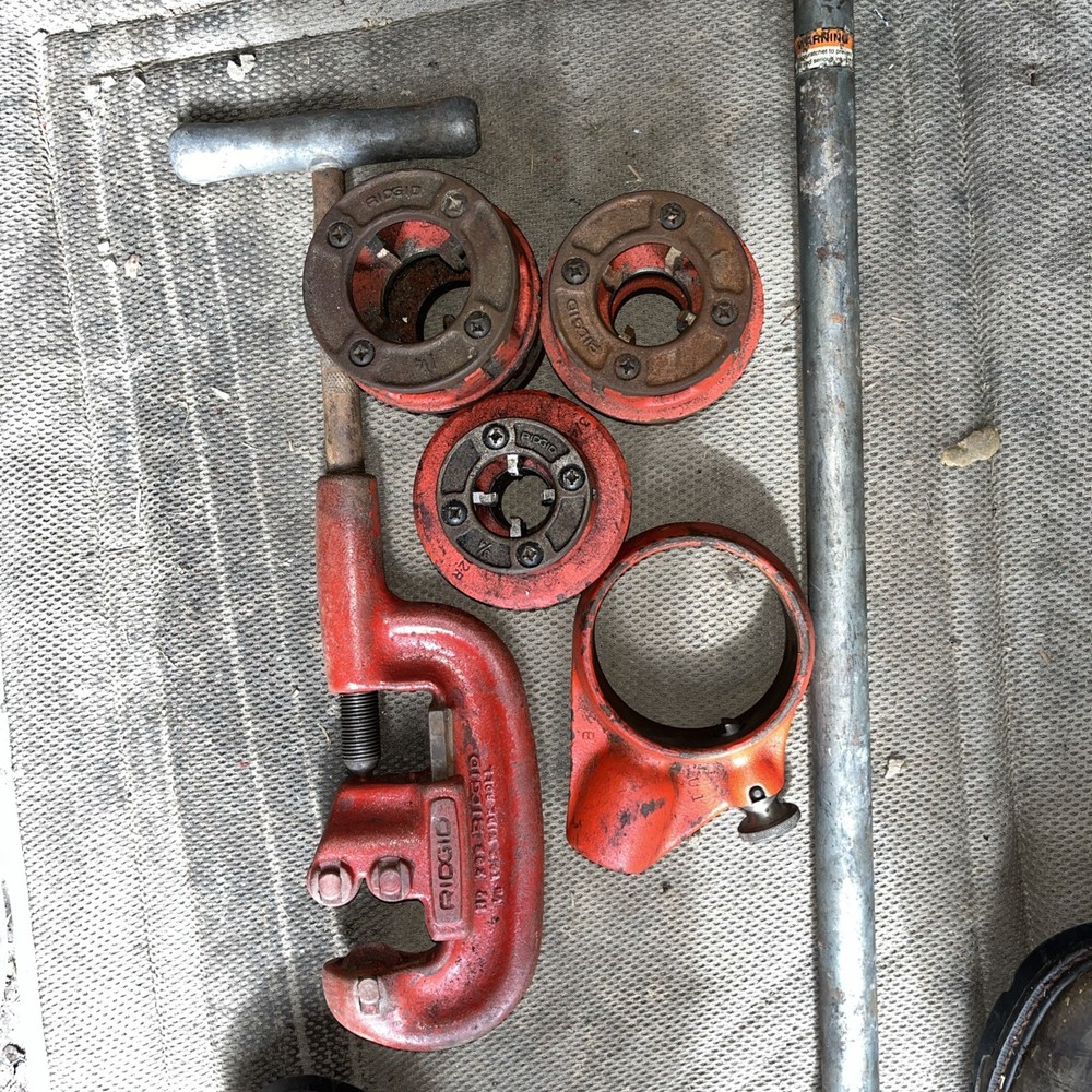 RIDGID 12-R 3/4&Prime;, 1&Prime;, 1 1/4 NPT Dies Ratchet Threader Set Ridgid Pipe Cutter