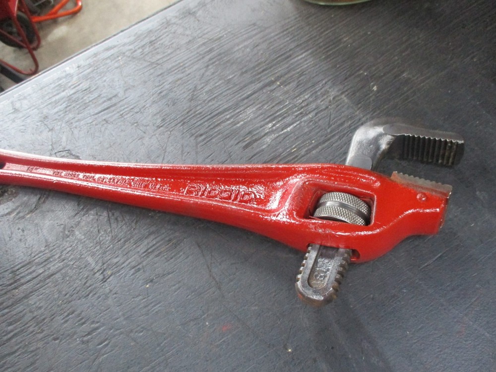 RIDGID 18&Prime; OFFSET PIPE WRENCH 2 1/2&Prime; PIPE CAPACITY