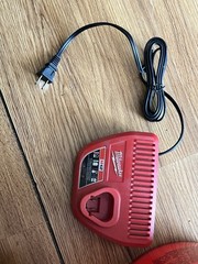 Milwaukee M12 2571-21 Drain Snake Kit 5/16 in x 25 ft Inner Core, 1/8 hp.