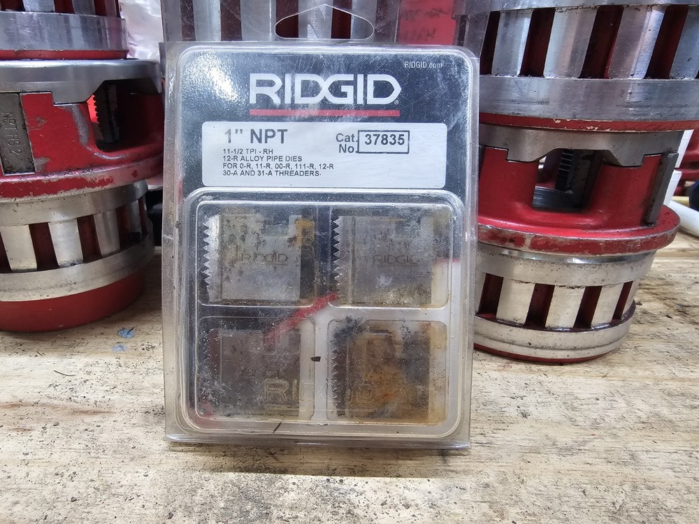 RIDGID 37835 1&Prime; NPT Pipe Die & Milwaukee Die Head Set 1/2&Prime; 3/4&Prime; 1-1/4&Prime;