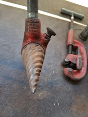Ridgid 12-R W/1/2&Prime;, 3/4&Prime; Dies & Spiral Reamer+ Number 2A 1/8&Prime; To 2&Prime; Pipe Cutter